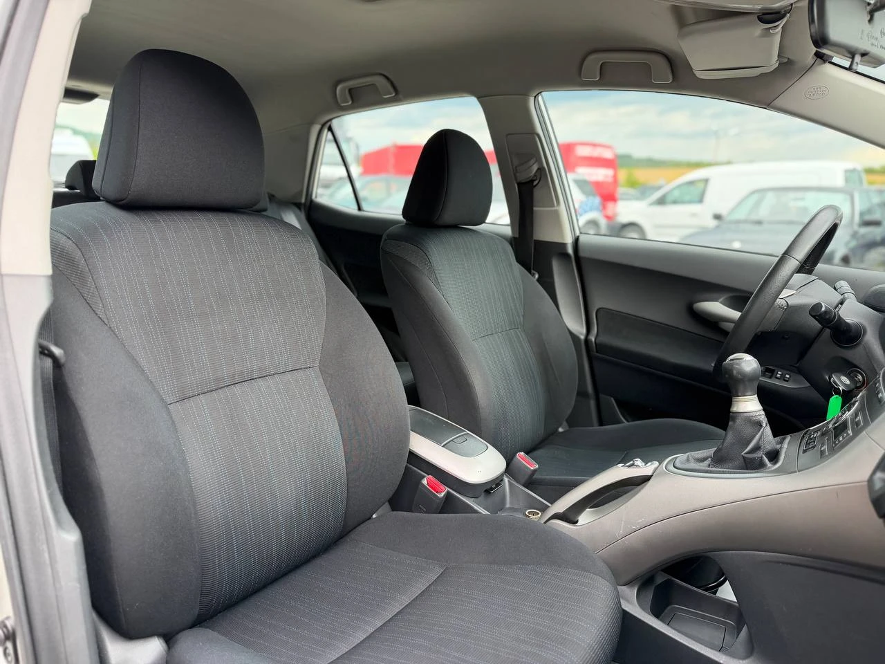Toyota Auris 1.4 D-4D, снимка 13 - Автомобили и джипове - 54402581