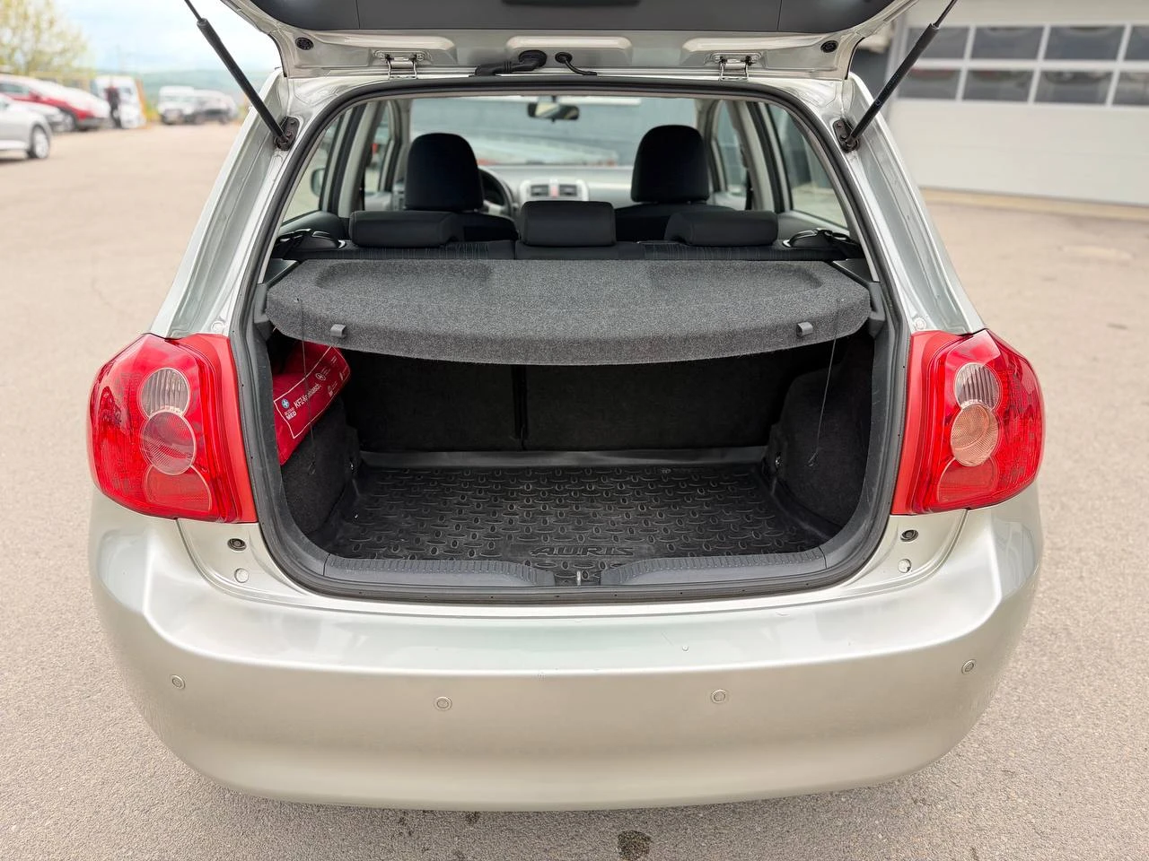 Toyota Auris 1.4 D-4D, снимка 15 - Автомобили и джипове - 54402581