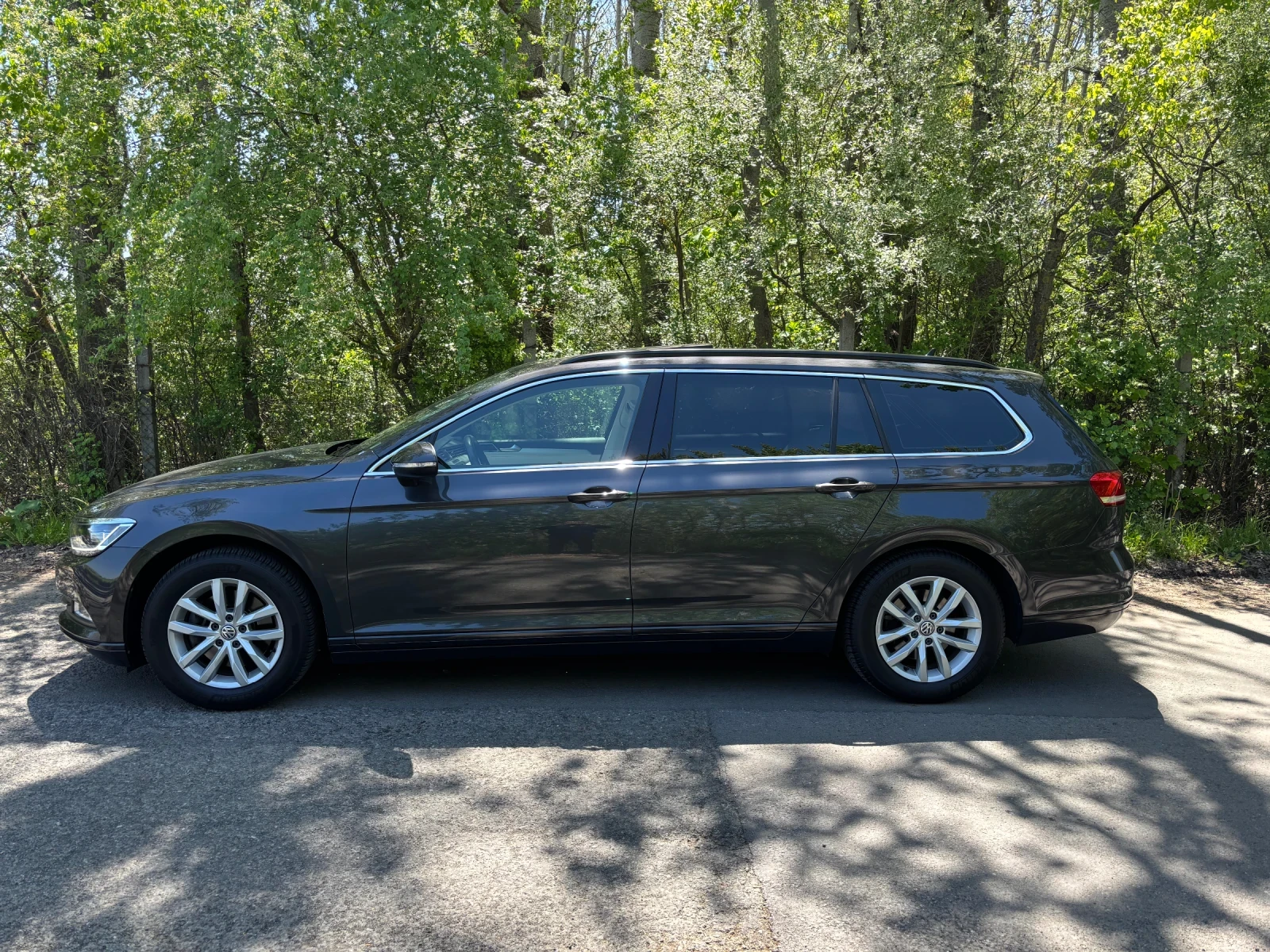 VW Passat Variant DSG, CL, Панорама, ACC, Сервизна история, снимка 4 - Автомобили и джипове - 54421558