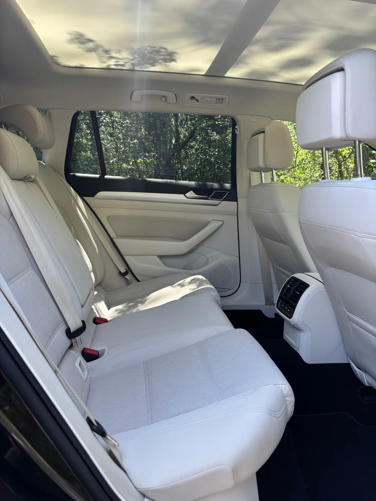 VW Passat Variant DSG, CL, Панорама, ACC, Сервизна история, снимка 7 - Автомобили и джипове - 54421558