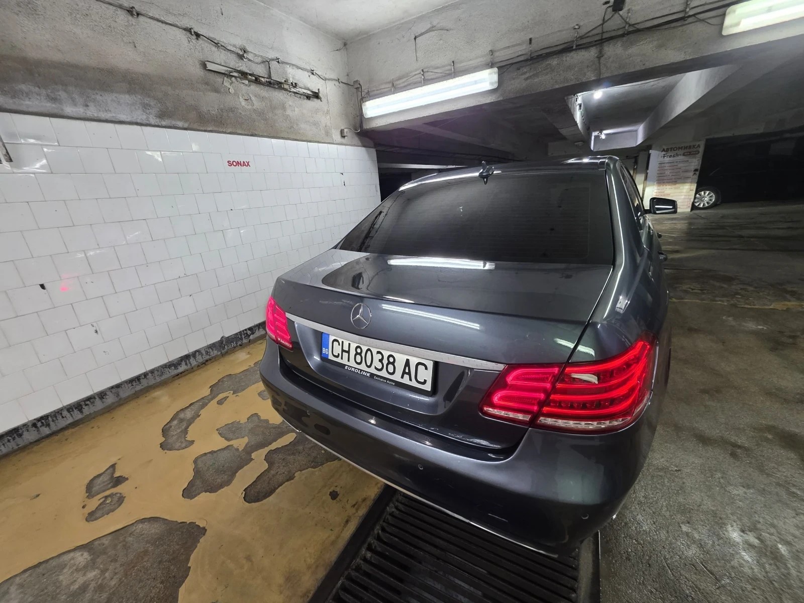 Mercedes-Benz E 220, снимка 5 - Автомобили и джипове - 54442670