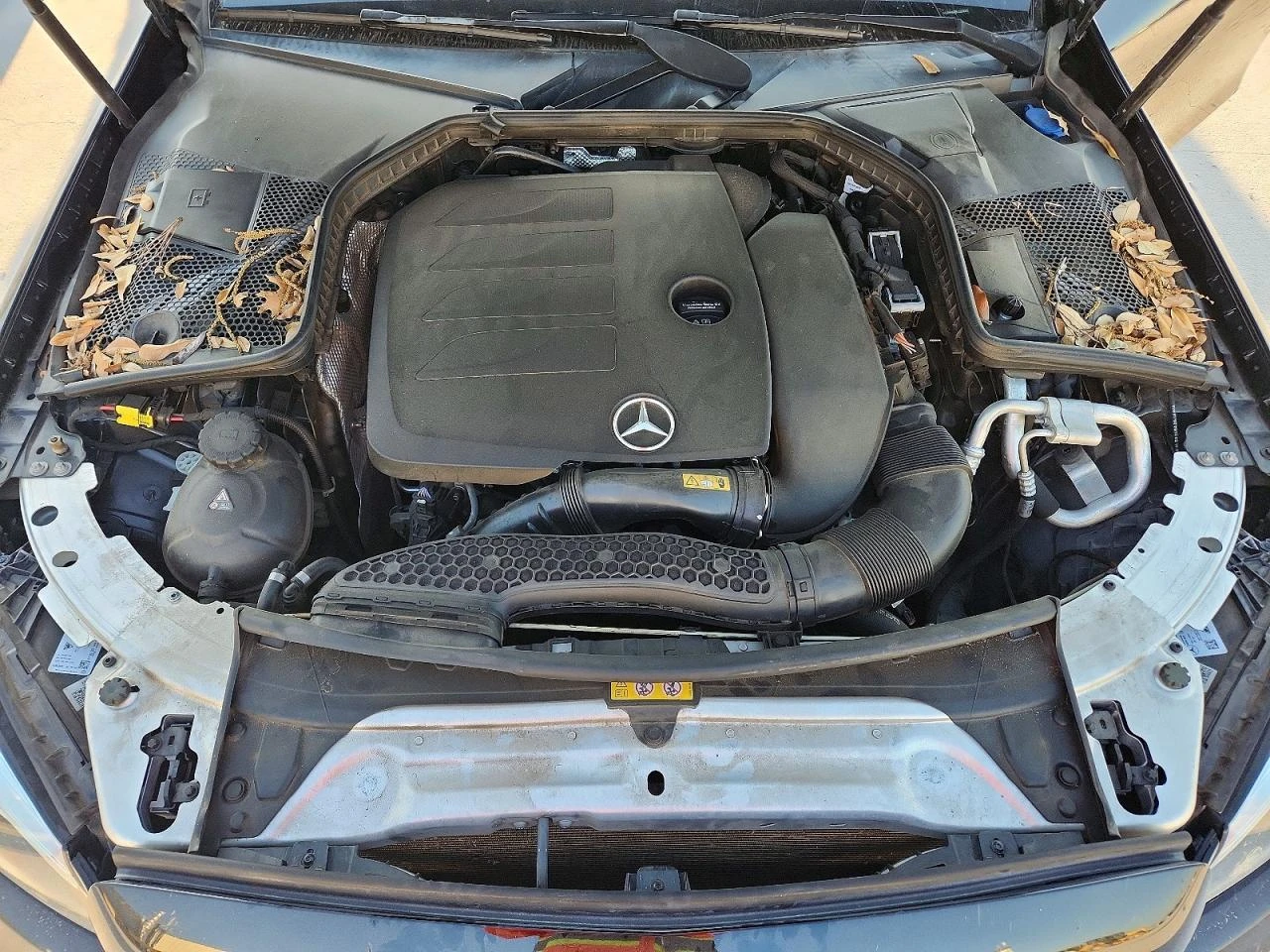 Mercedes-Benz C 300, снимка 11 - Автомобили и джипове - 55773552