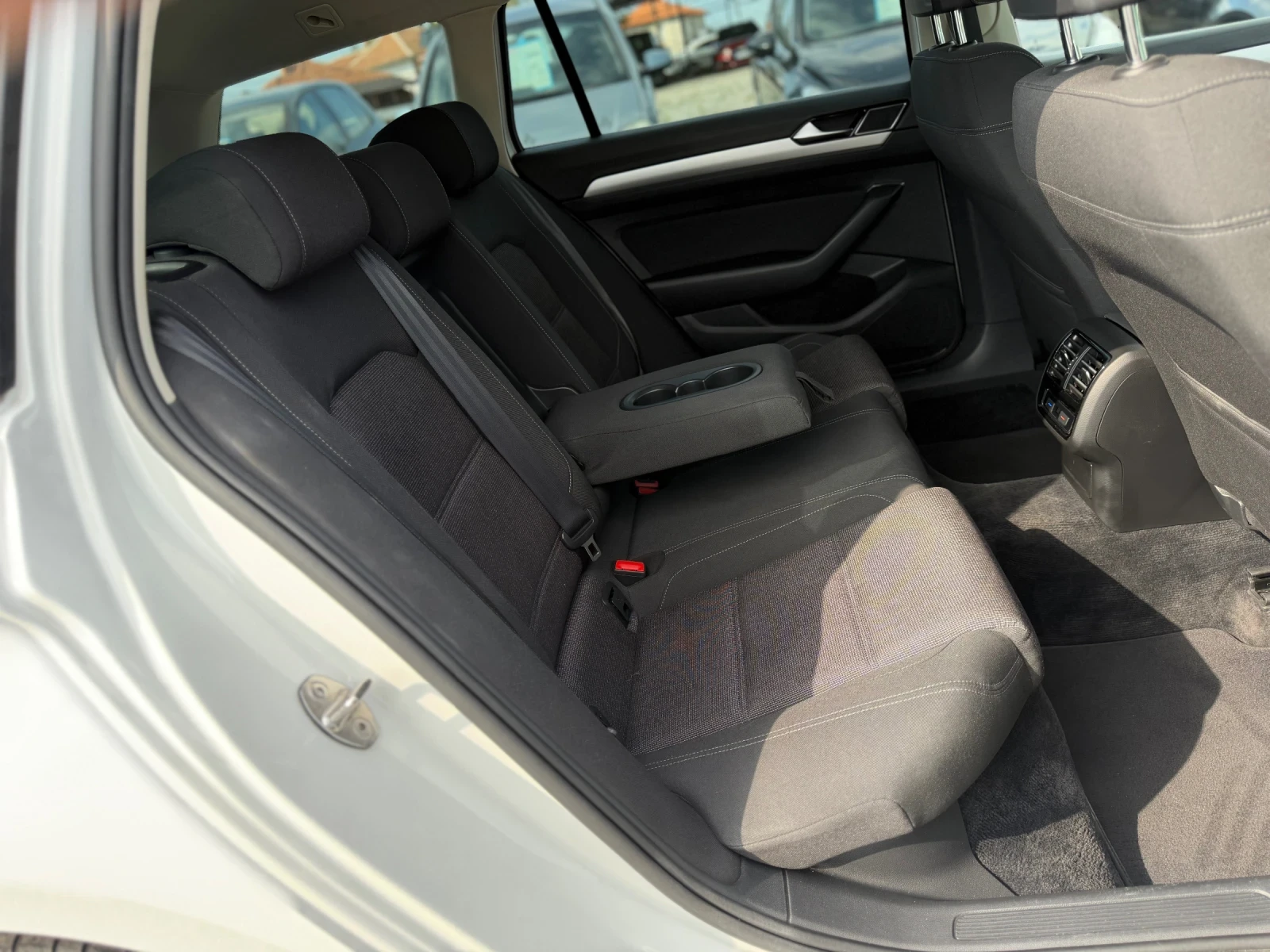 VW Passat 2.0TDI 150кс DSG FULL-LED НАВИ МАСАЖ ПОДГРЕВ, снимка 13 - Автомобили и джипове - 55912017