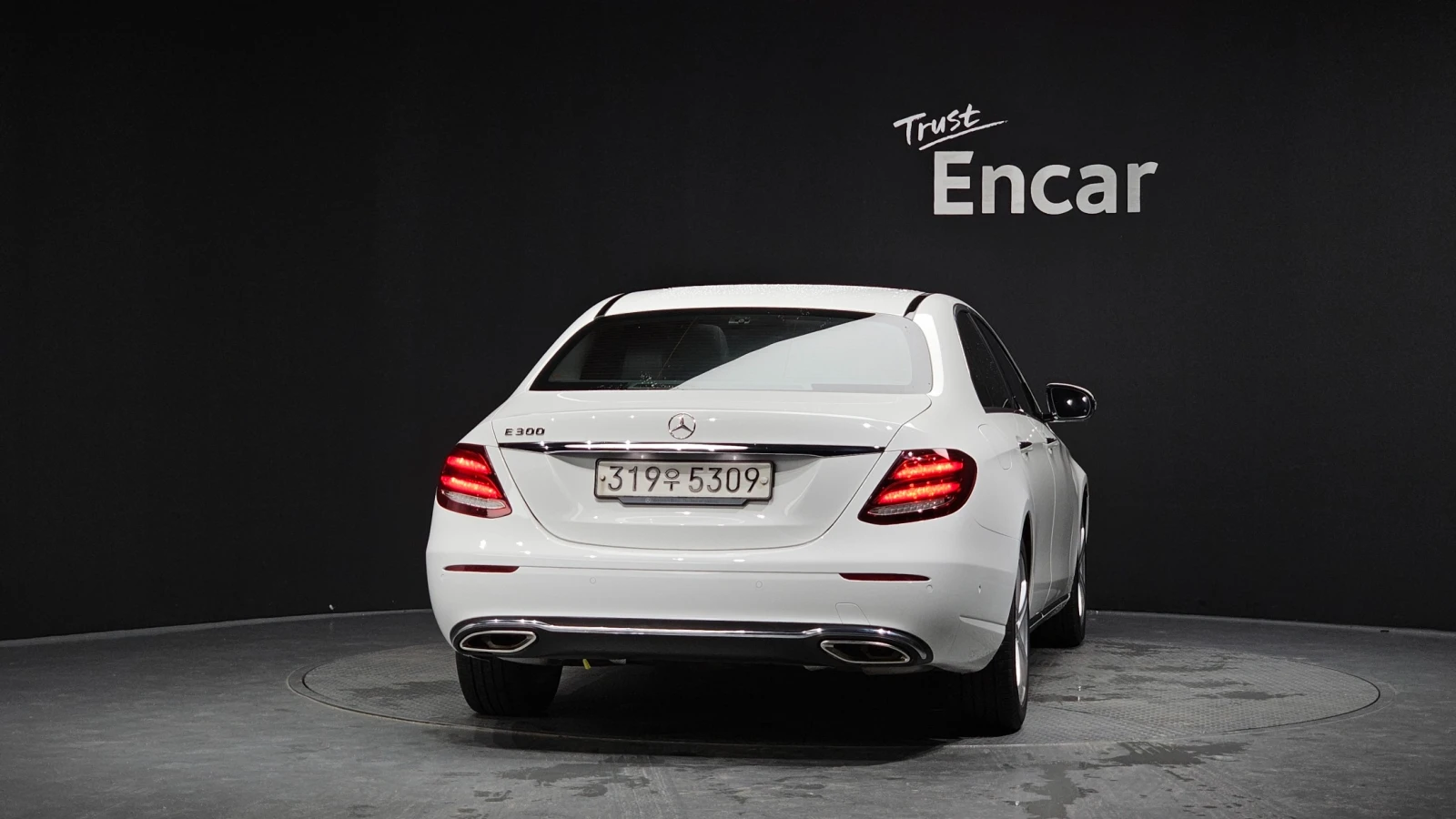 Mercedes-Benz E 200 2.0 Avantgarde, снимка 4 - Автомобили и джипове - 55939419