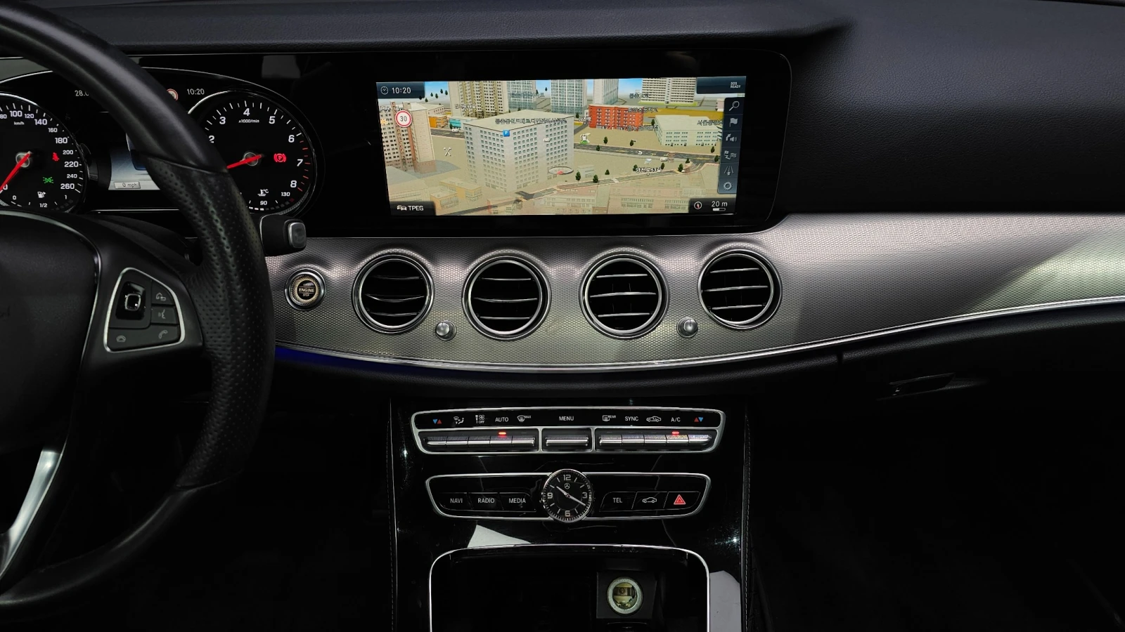 Mercedes-Benz E 200 2.0 Avantgarde, снимка 12 - Автомобили и джипове - 55939419