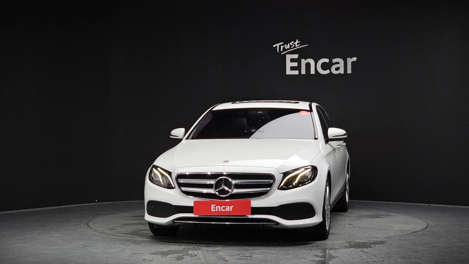 Mercedes-Benz E 200 2.0 Avantgarde, снимка 3 - Автомобили и джипове - 55939419