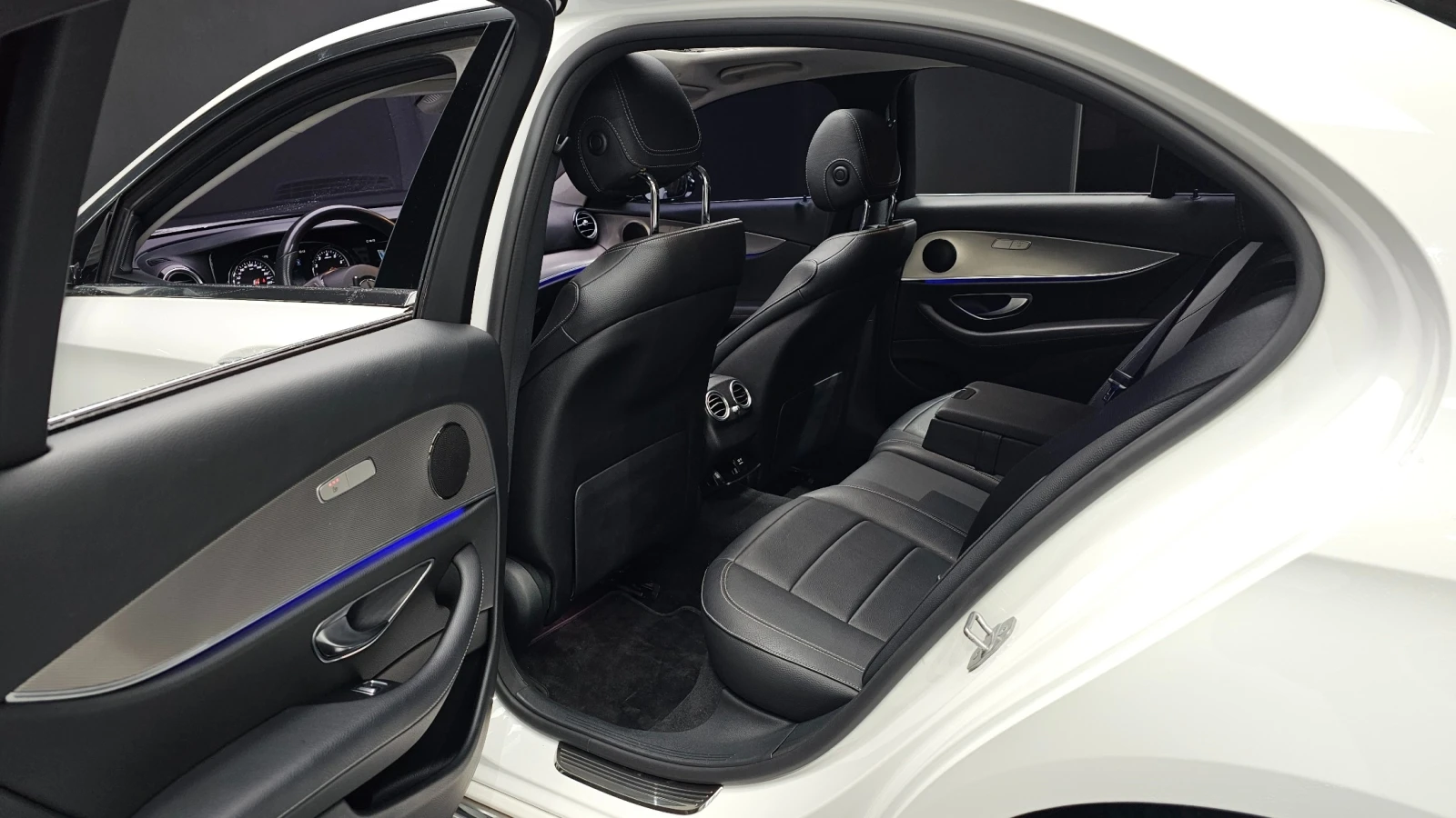 Mercedes-Benz E 200 2.0 Avantgarde, снимка 10 - Автомобили и джипове - 55939419