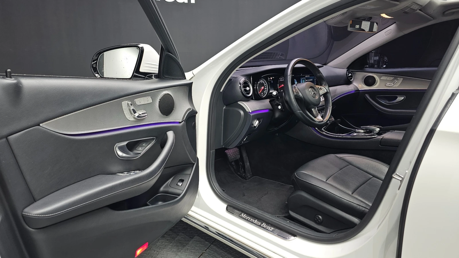Mercedes-Benz E 200 2.0 Avantgarde, снимка 8 - Автомобили и джипове - 55939419