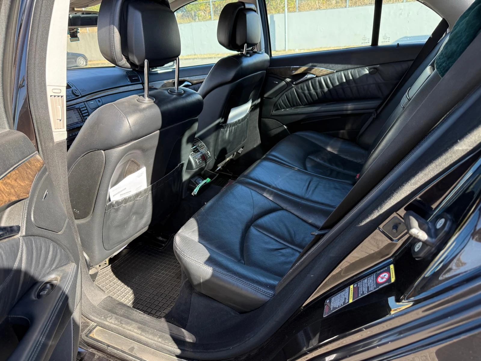 Mercedes-Benz E 320, снимка 7 - Автомобили и джипове - 56508037