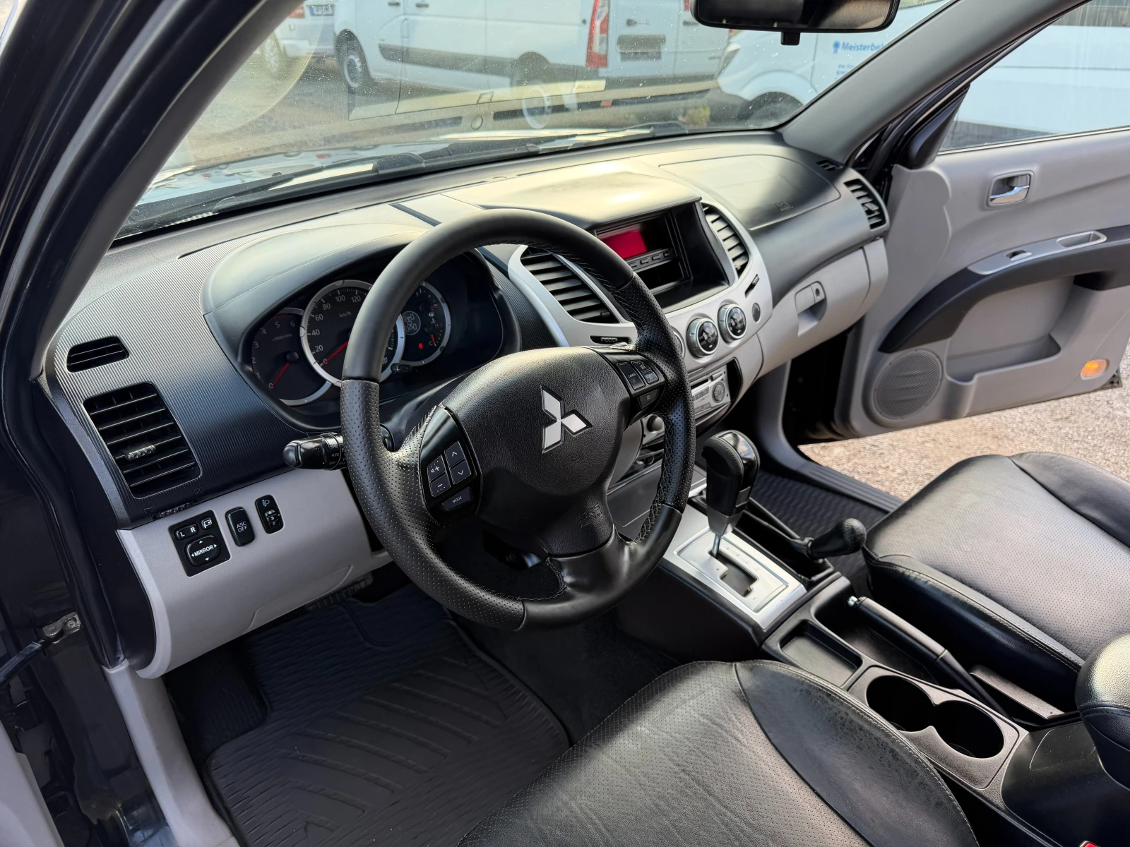 Mitsubishi L200 2.5 , снимка 9 - Автомобили и джипове - 54160367