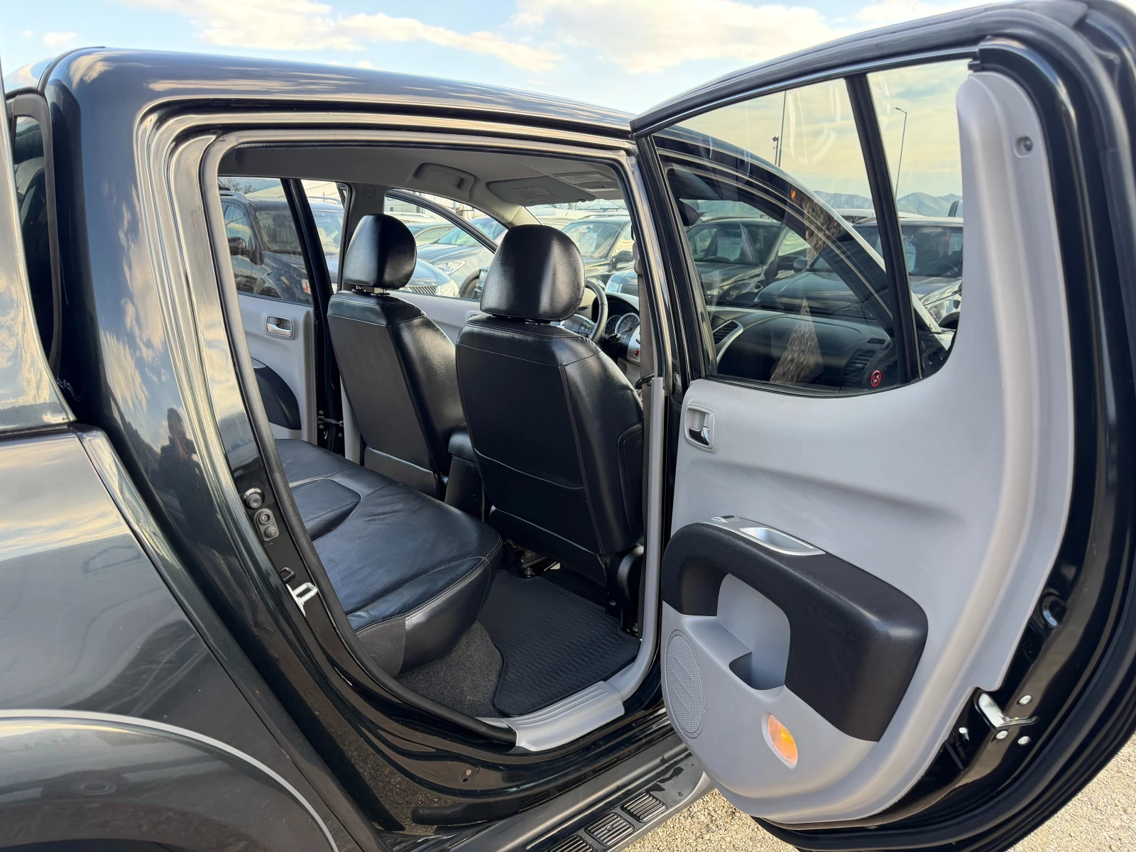 Mitsubishi L200 2.5 , снимка 12 - Автомобили и джипове - 54160367