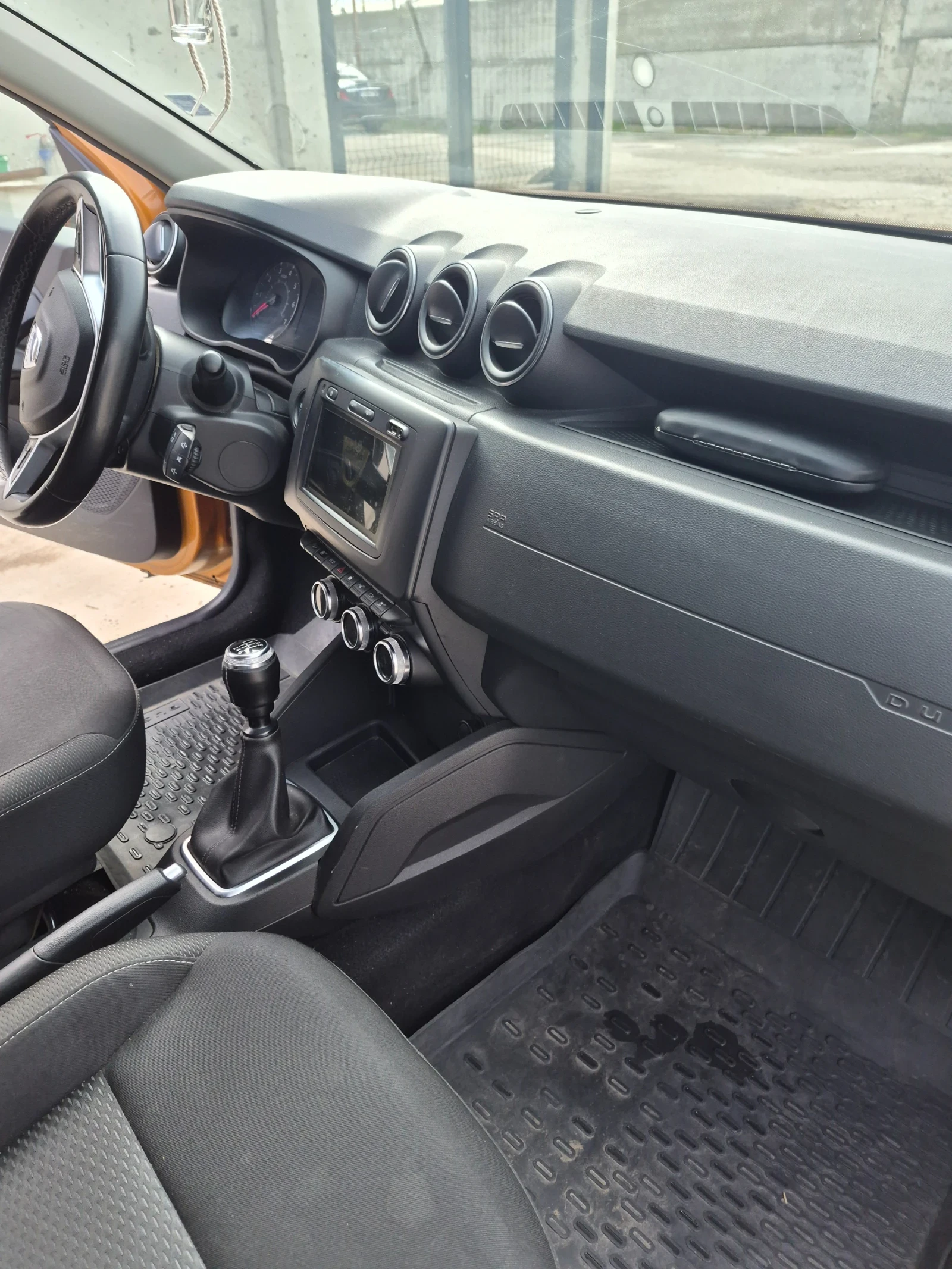 Dacia Duster 1.5dci4x4, снимка 10 - Автомобили и джипове - 54199010