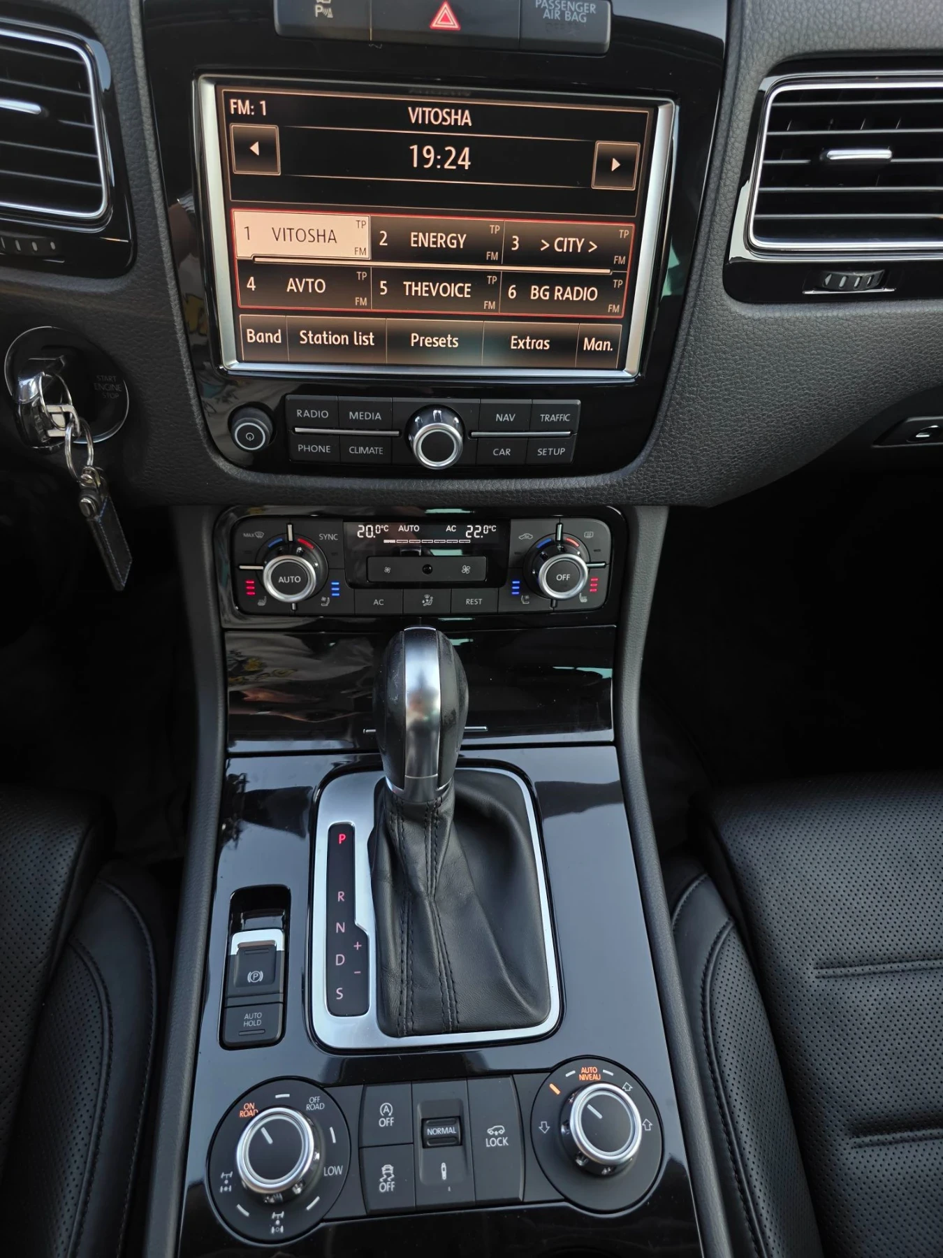 VW Touareg 3.0TDI/ 4x4/ full service , снимка 12 - Автомобили и джипове - 56348690