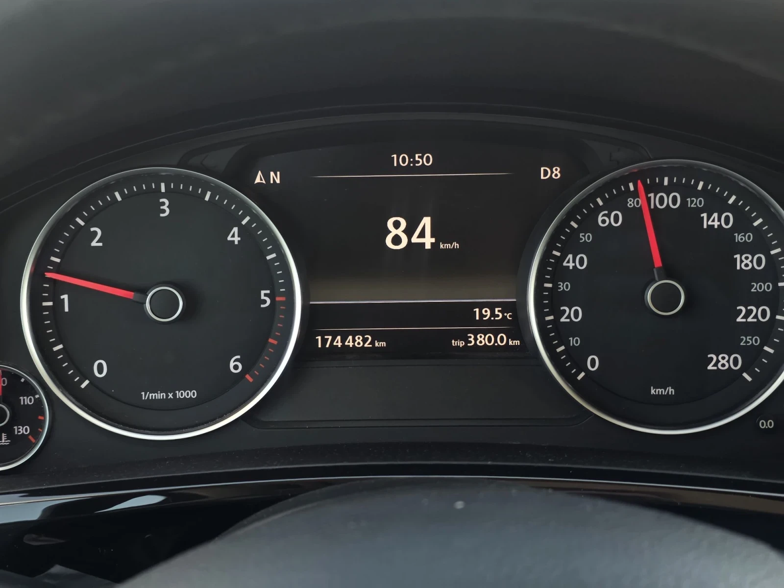 VW Touareg 3.0TDI/ 4x4/ full service , снимка 11 - Автомобили и джипове - 56348690