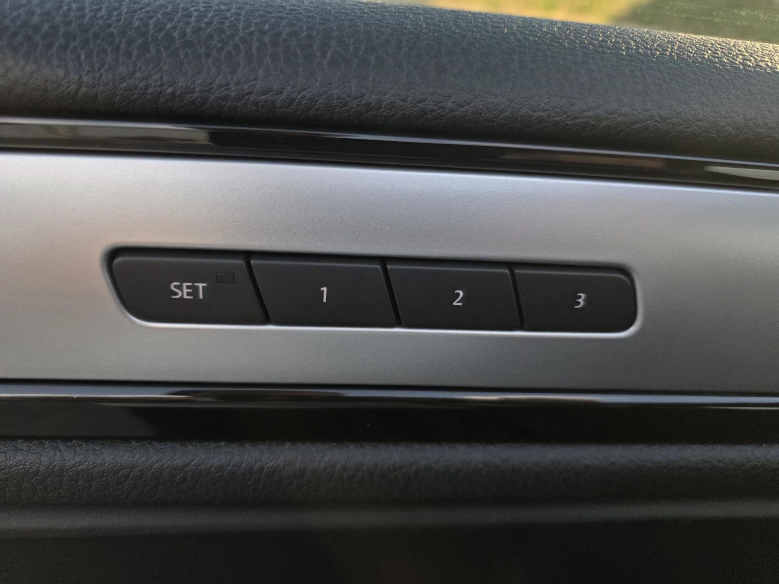 VW Touareg 3.0TDI/ 4x4/ full service , снимка 13 - Автомобили и джипове - 56348690