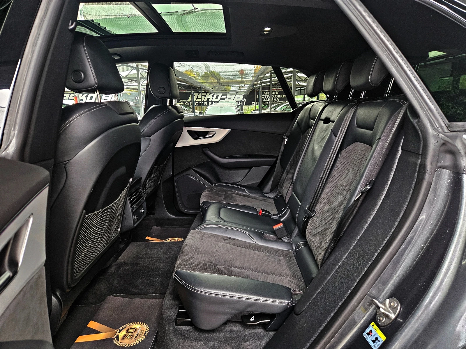 Audi Q8 SQ8/S-LINE/DISTR/PANO/САМОПАРК/AIR/ПОДГР/КАМЕРА, снимка 16 - Автомобили и джипове - 56494886