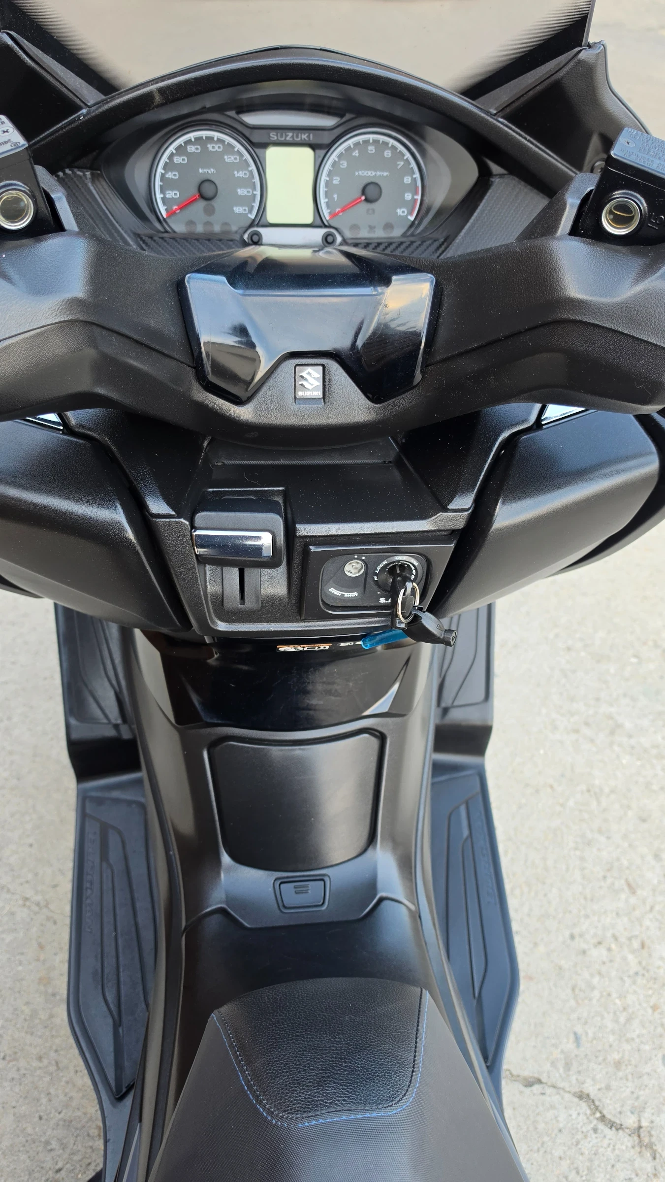 Suzuki Burgman 400i abs tcs TOP, снимка 12 - Мотоциклети и мототехника - 55930975