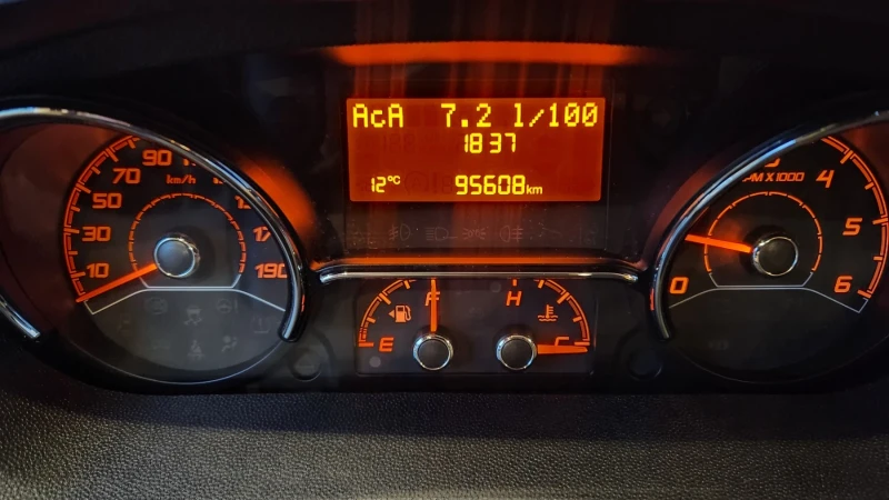 Кемпер Carthago Chic c-line II, снимка 5 - Каравани и кемпери - 52175704