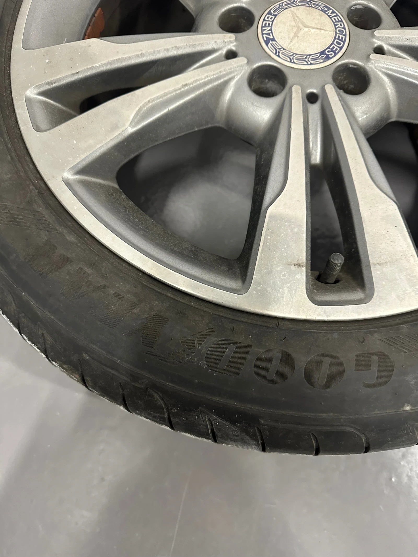 ���� � ������ 245/45R17 �� Mercedes-Benz E 220 | Mobile.bg � ����������� 2