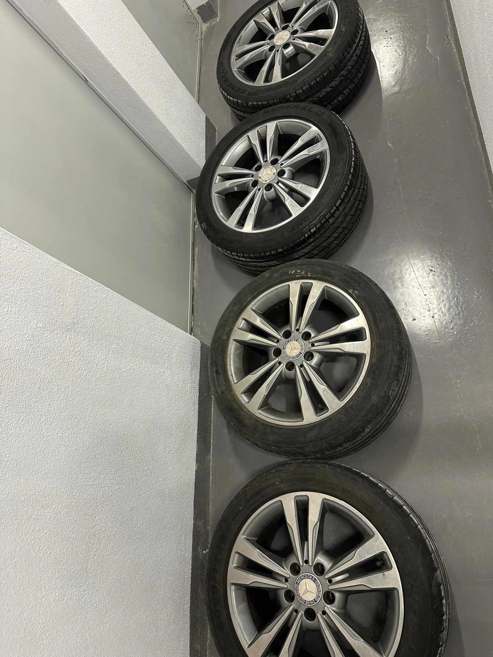 ���� � ������ 245/45R17 �� Mercedes-Benz E 220 | Mobile.bg � ����������� 1