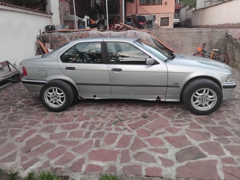 BMW 316, снимка 8 - Автомобили и джипове - 46023457
