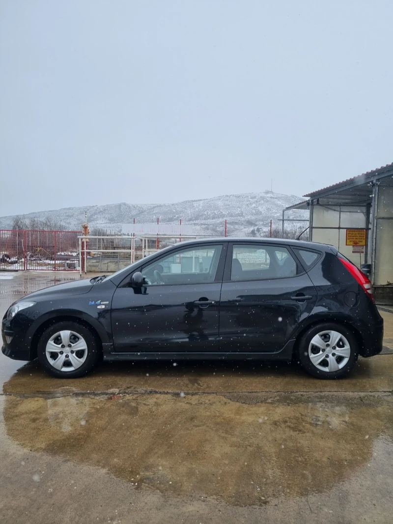 Hyundai I30 1.4i 109к.с Blue Drive Фейс, снимка 5 - Автомобили и джипове - 48689644