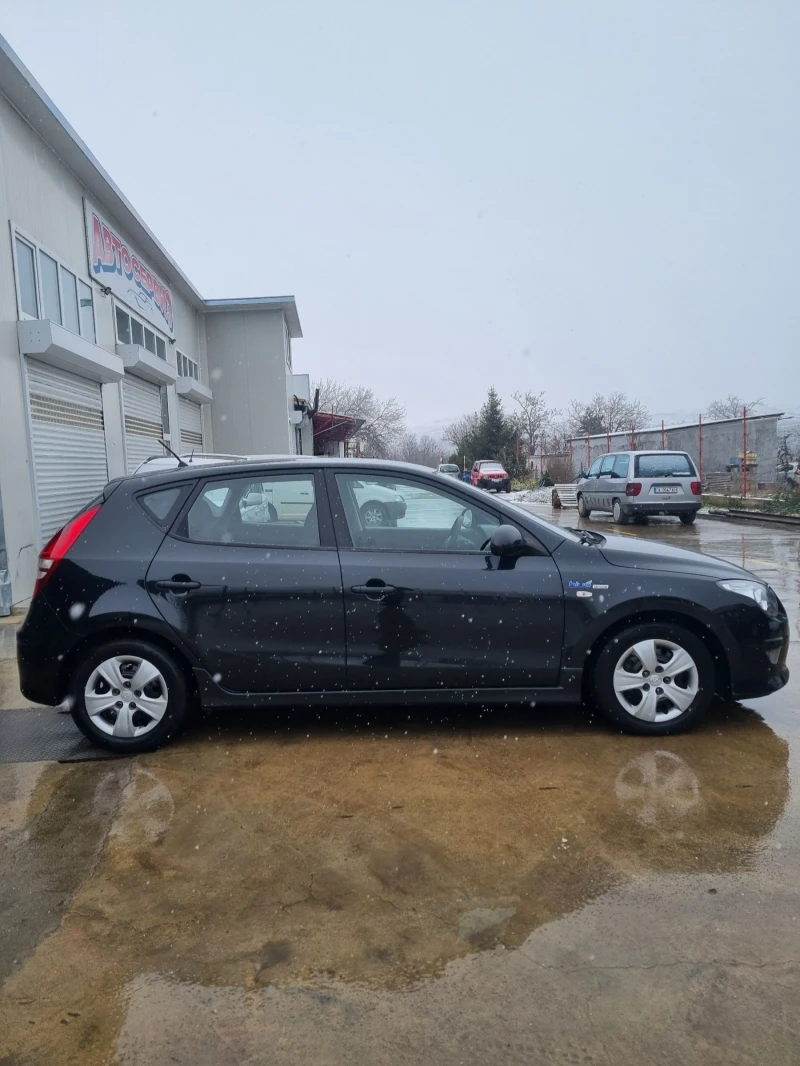 Hyundai I30 1.4i 109к.с Blue Drive Фейс, снимка 4 - Автомобили и джипове - 48689644