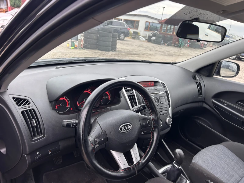 Kia Ceed 1.4i EURO 5, снимка 10 - Автомобили и джипове - 52296302