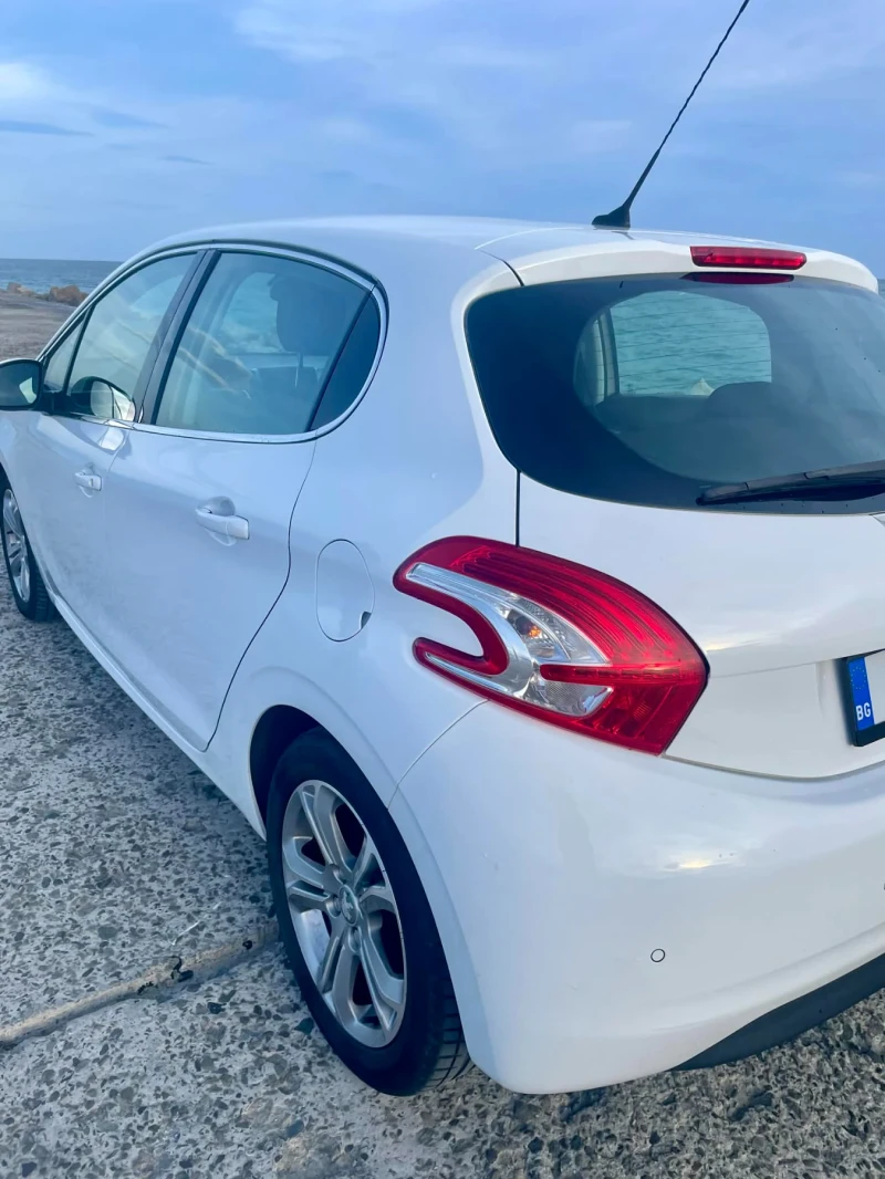 Peugeot 208 1.6 HDI, снимка 5 - Автомобили и джипове - 52976434