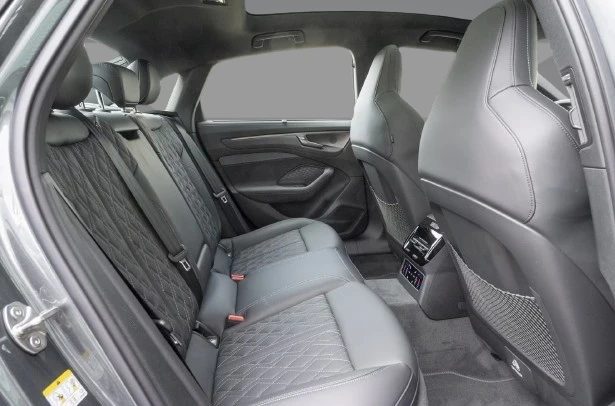 Audi A6 TDI Quattro = S-line = Tech Pro Гаранция, снимка 11 - Автомобили и джипове - 54372566