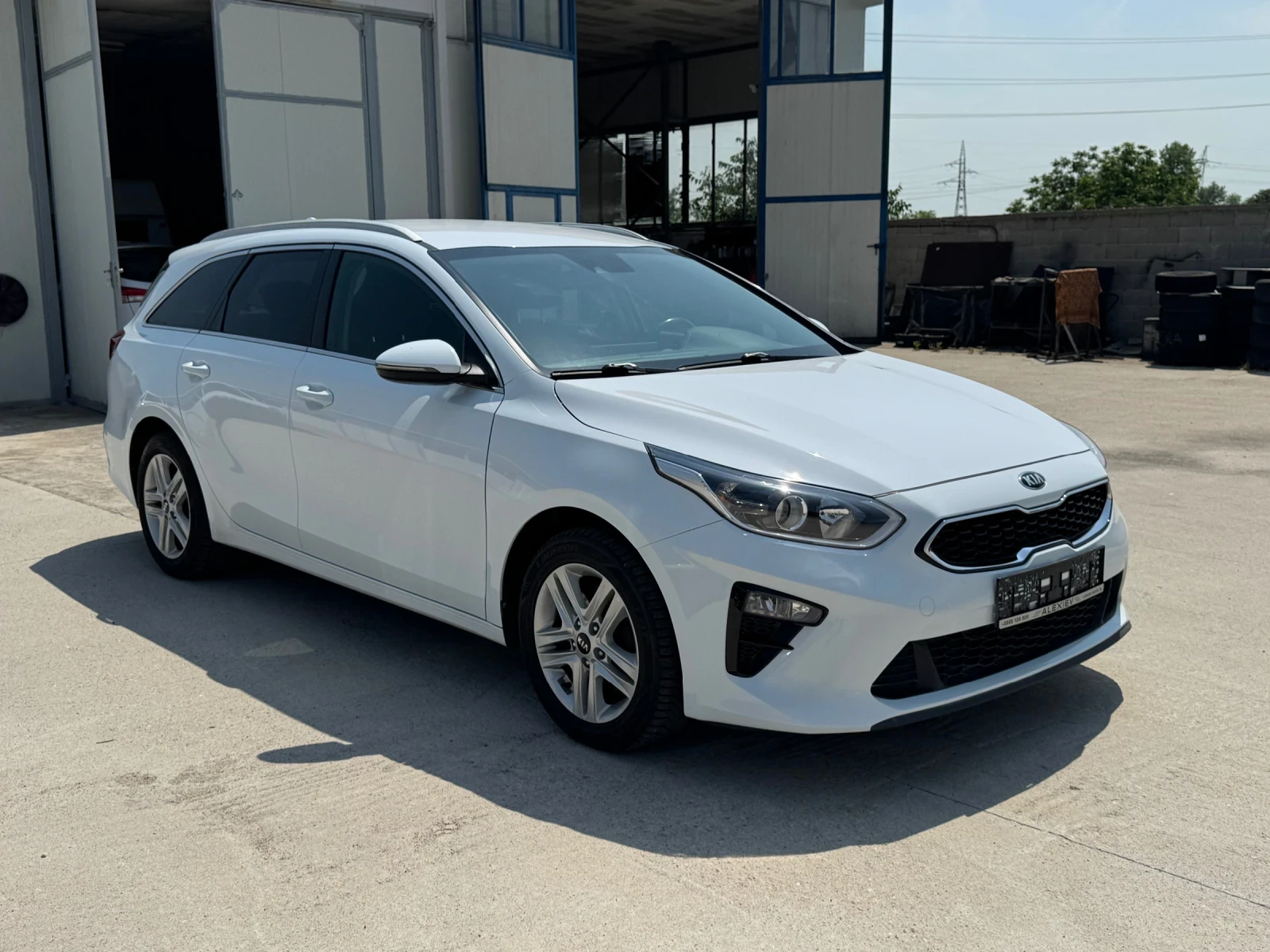 Kia Ceed SW 1.6CRDI 136к.с. Автоматик  - изображение 3