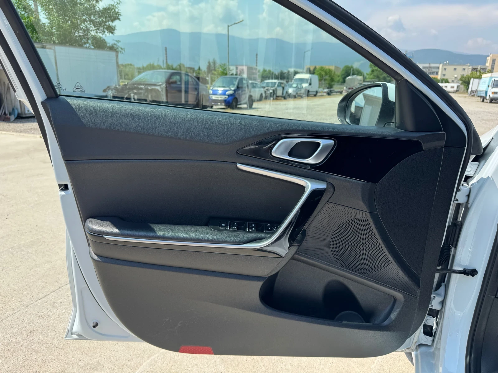 Kia Ceed SW 1.6CRDI 136к.с. Автоматик  - изображение 7