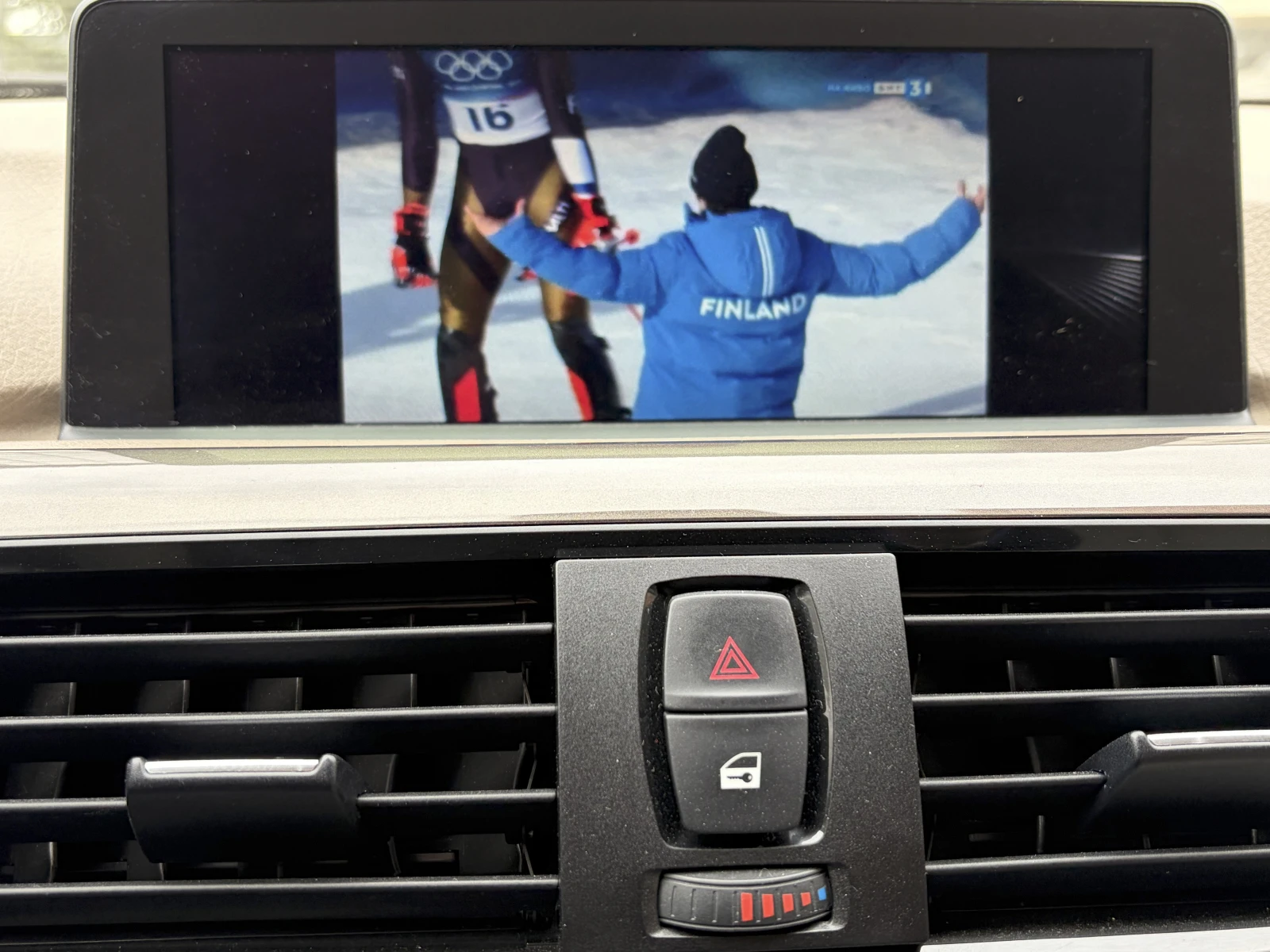 BMW 330 d xDrive* Modern Line* TV* HUD* NAVI | Mobile.bg � ����������� 17