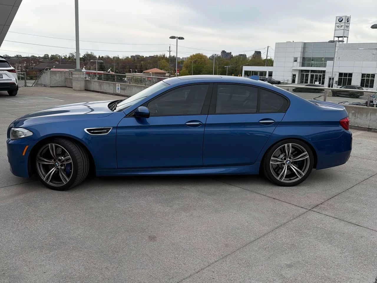 BMW M5 FULL * AвтоКредит * (ЦЕНА ДО БЪЛГАРИЯ), снимка 3 - Автомобили и джипове - 54795164