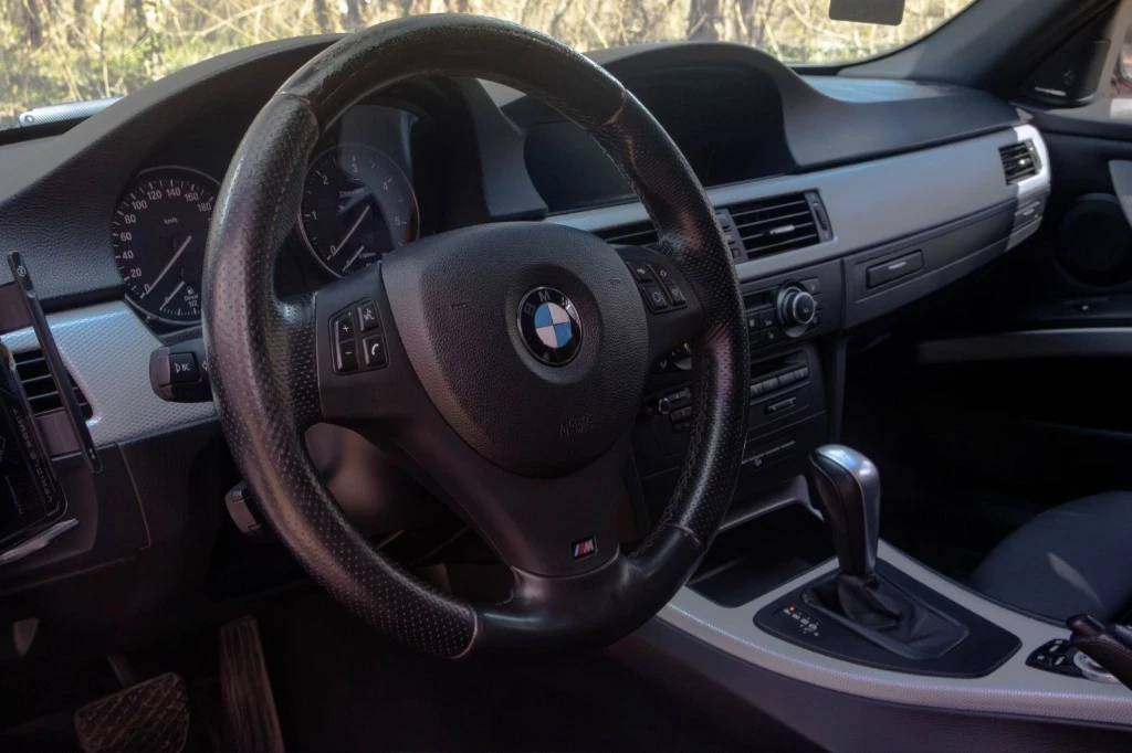 BMW 330, снимка 10 - Автомобили и джипове - 55734820