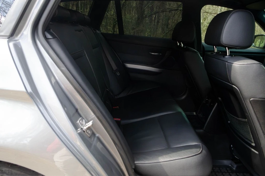 BMW 330, снимка 14 - Автомобили и джипове - 55734820