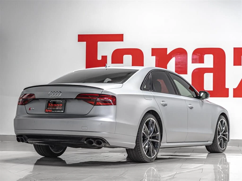 Audi S8 PLUS* CARBON* CERAMIC* DESIGN SEL* 3D B&O* КРАЙНА , снимка 3 - Автомобили и джипове - 56318033