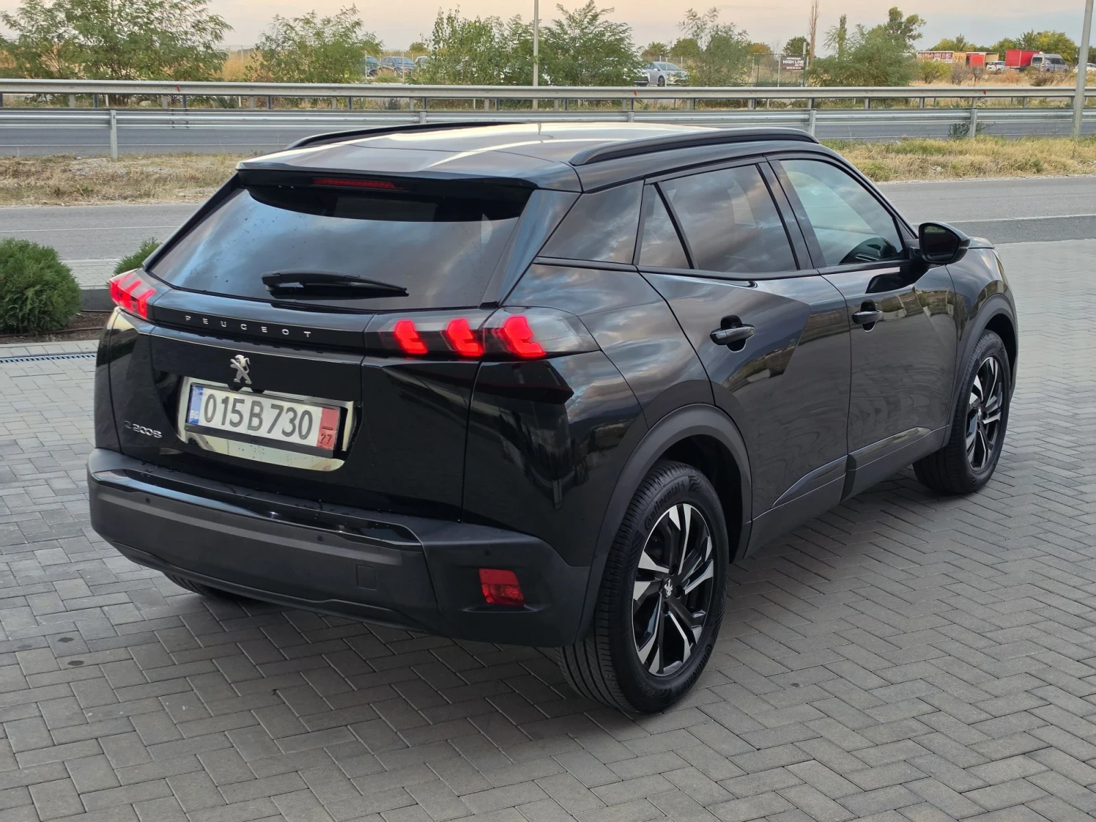 Peugeot 2008 50kw/* * 77000KM* * FUL SERVICE, снимка 5 - Автомобили и джипове - 56332037