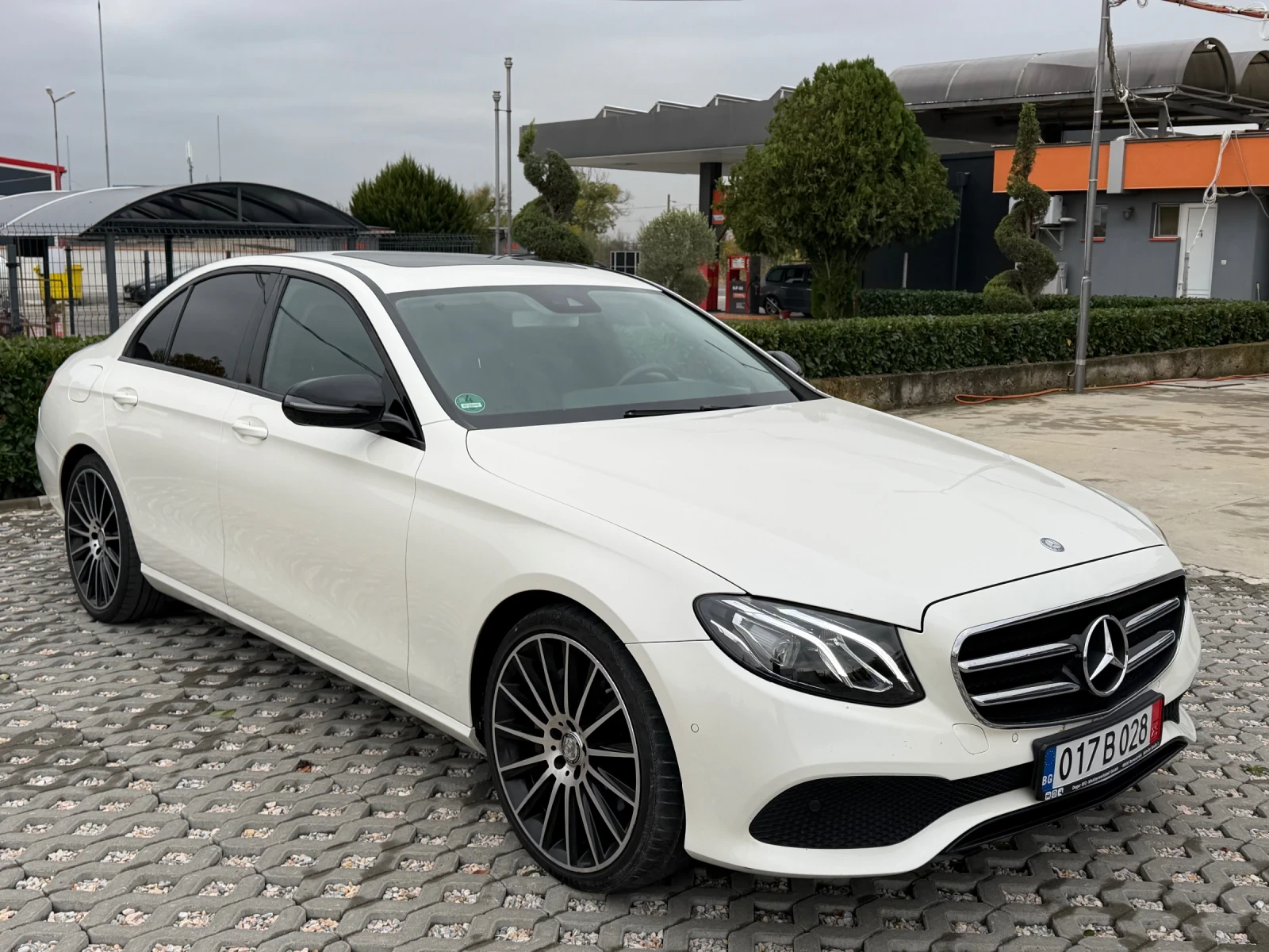 Mercedes-Benz E 350, снимка 3 - Автомобили и джипове - 56747572
