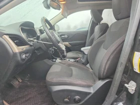 Jeep Cherokee 3.2L 6 4x4 w/Front Whl Drv, снимка 8