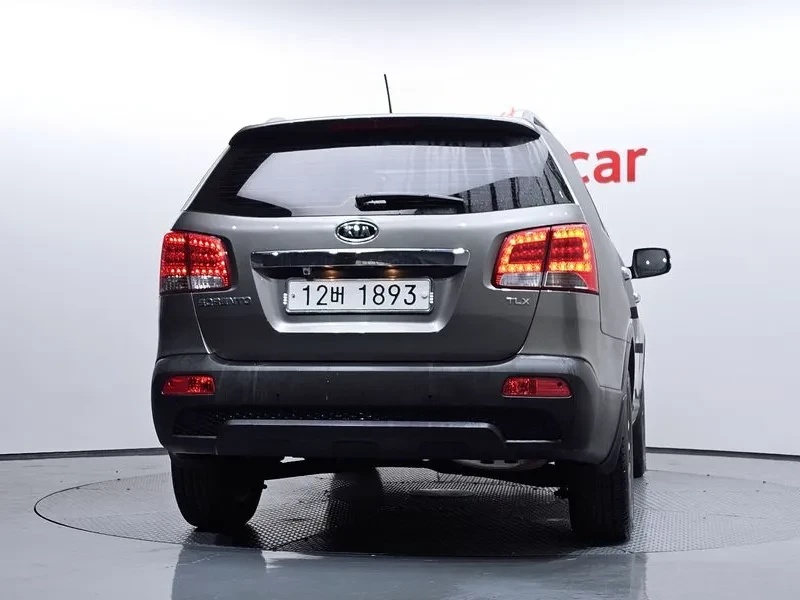 Kia Sorento  R Diesel 2.0 2Wd, снимка 4 - Автомобили и джипове - 56066177