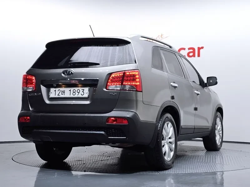 Kia Sorento  R Diesel 2.0 2Wd, снимка 2 - Автомобили и джипове - 56066177