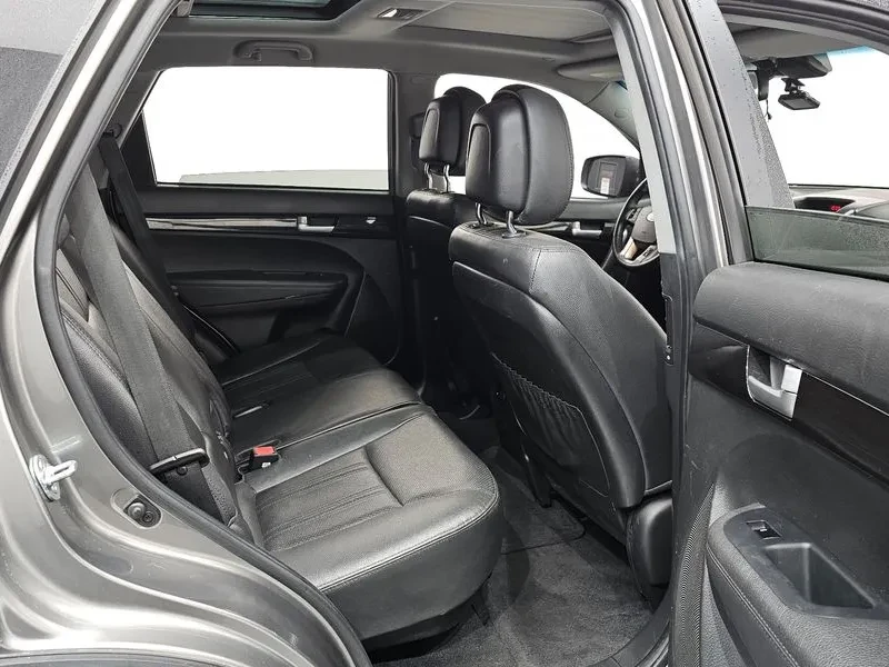 Kia Sorento  R Diesel 2.0 2Wd, снимка 12 - Автомобили и джипове - 56066177