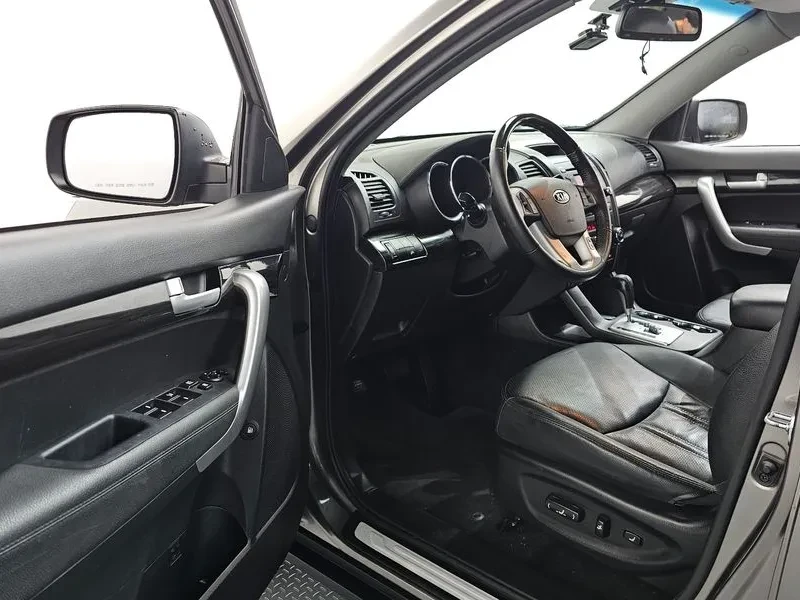 Kia Sorento  R Diesel 2.0 2Wd, снимка 10 - Автомобили и джипове - 56066177