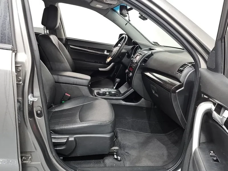 Kia Sorento  R Diesel 2.0 2Wd, снимка 11 - Автомобили и джипове - 56066177