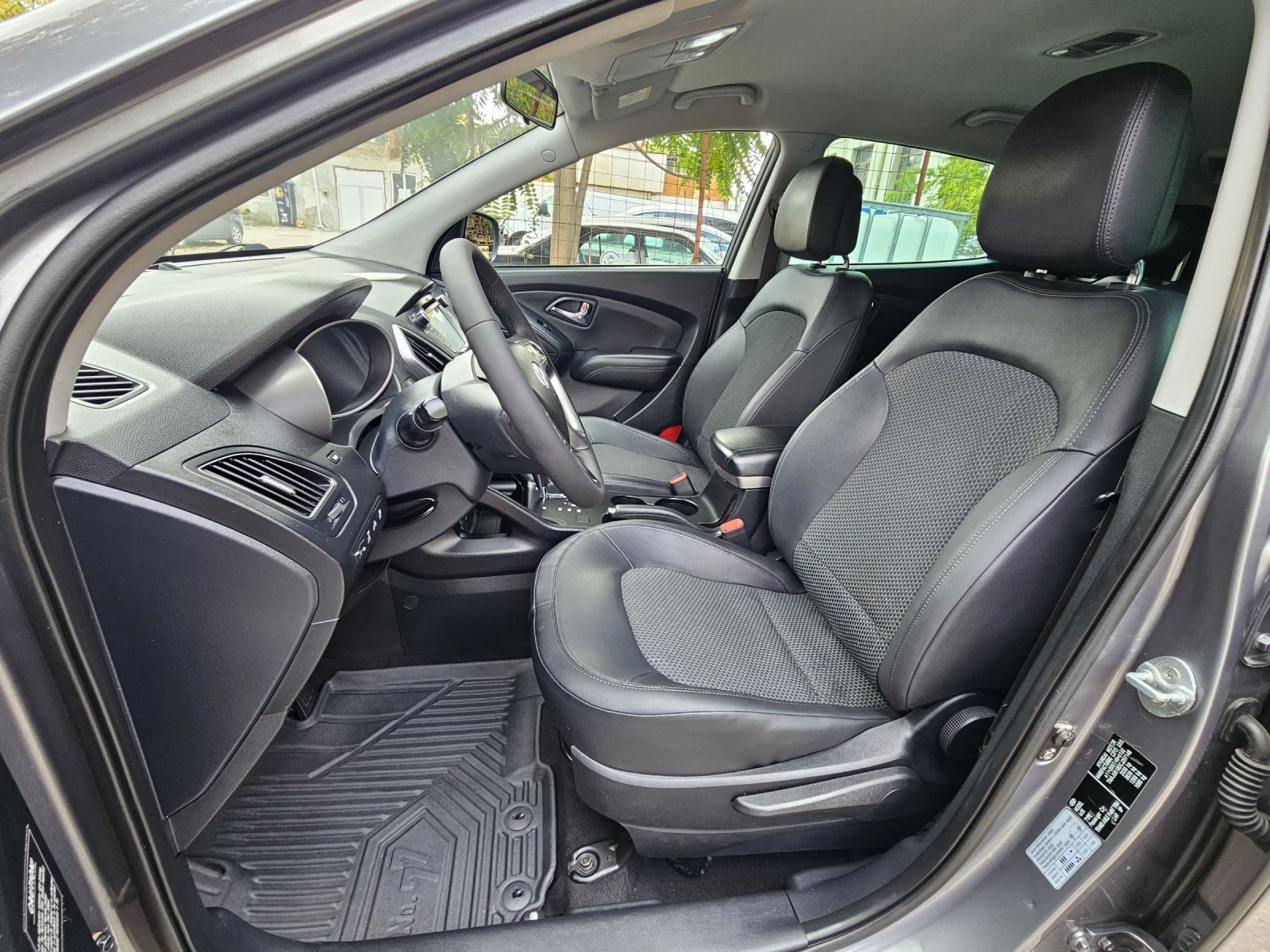 Hyundai IX35 2.0 i 4x4 163ps AUTOMAT 8 ГУМИ С ДЖАНТИ  - изображение 6