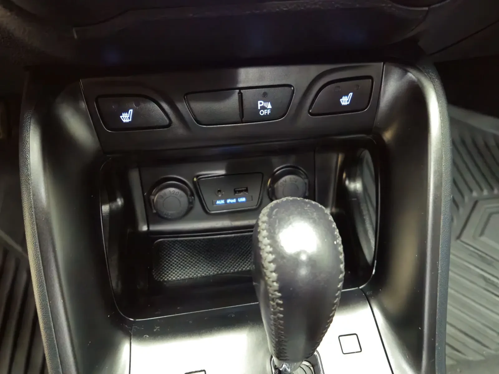 Hyundai IX35 2.0 i 4x4 163ps AUTOMAT 8 ГУМИ С ДЖАНТИ  - изображение 10