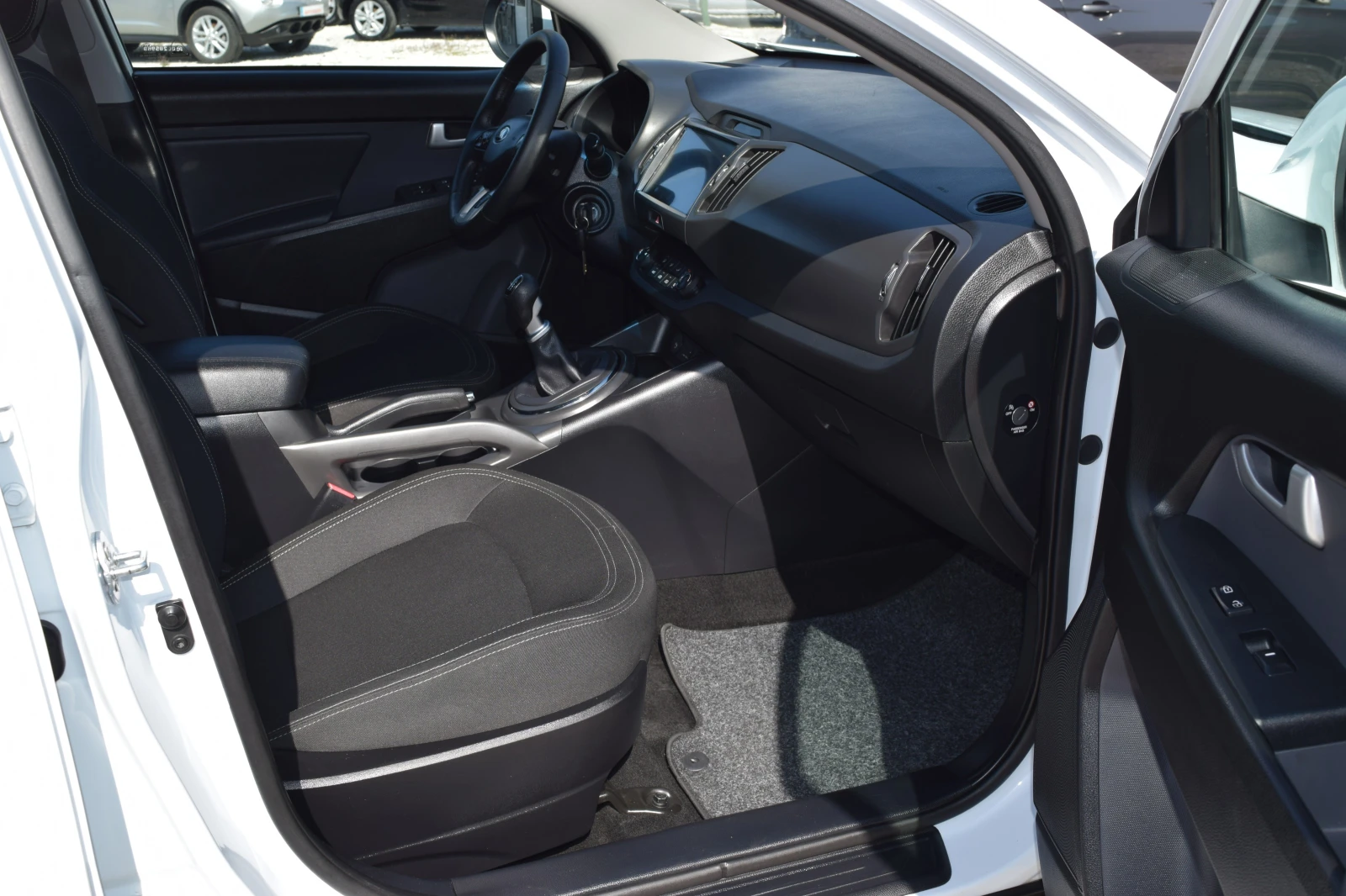 Kia Sportage 1, 7crdi* 116kc* Нави* Камера* Carplay, снимка 11 - Автомобили и джипове - 53815249