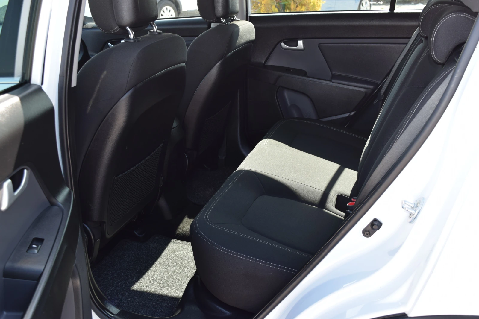 Kia Sportage 1, 7crdi* 116kc* Нави* Камера* Carplay, снимка 14 - Автомобили и джипове - 53815249