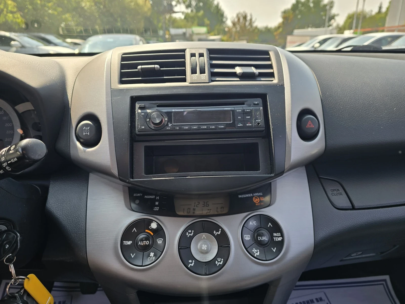 Toyota Rav4 2.2d - D4D - 136к.с., снимка 16 - Автомобили и джипове - 54139471
